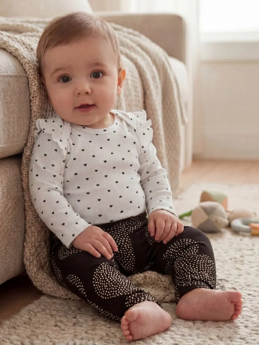 NWT Carter's Baby Girl 2-Piece Bodysuit & Pant Set – Black & white